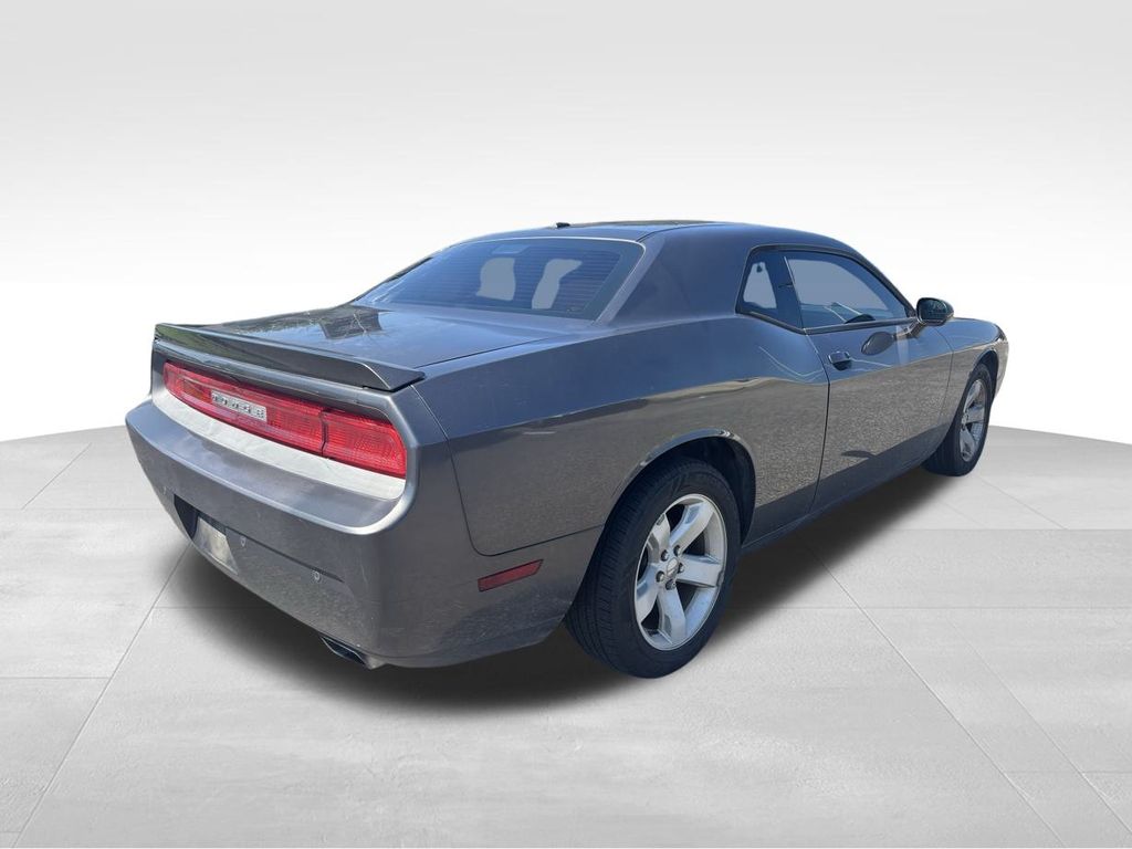 2013 Dodge Challenger SXT Plus photo 4