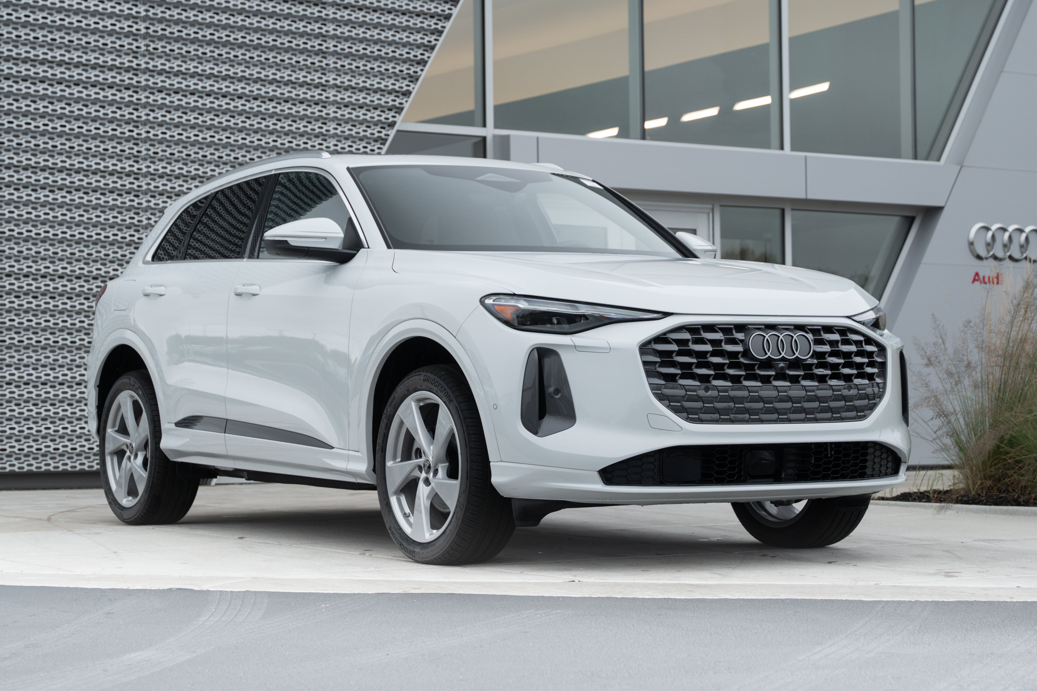 2025 Audi New Q5 Premium Plus's photo