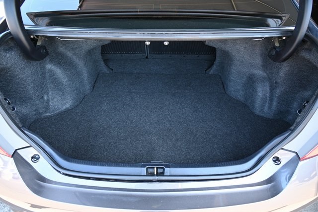 2017 Toyota Camry LE photo 21