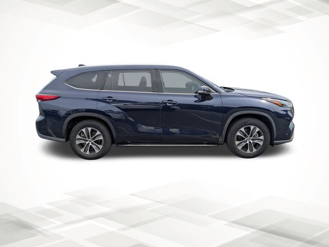2022 Toyota Highlander XLE photo 3