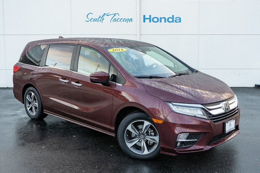 2018 Honda Odyssey Touring photo 2