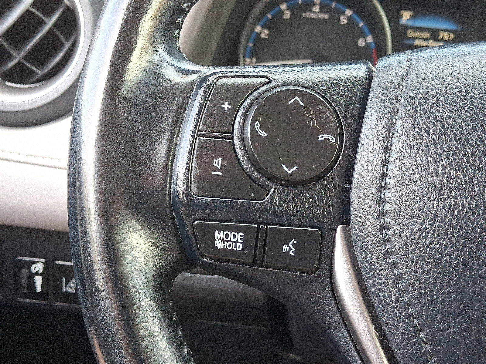 2018 Toyota RAV4 XLE photo 21