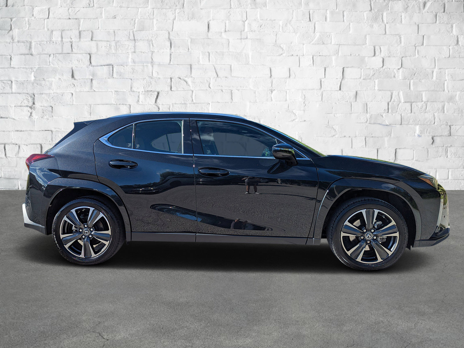 2023 Lexus UX 250h Premium photo 3
