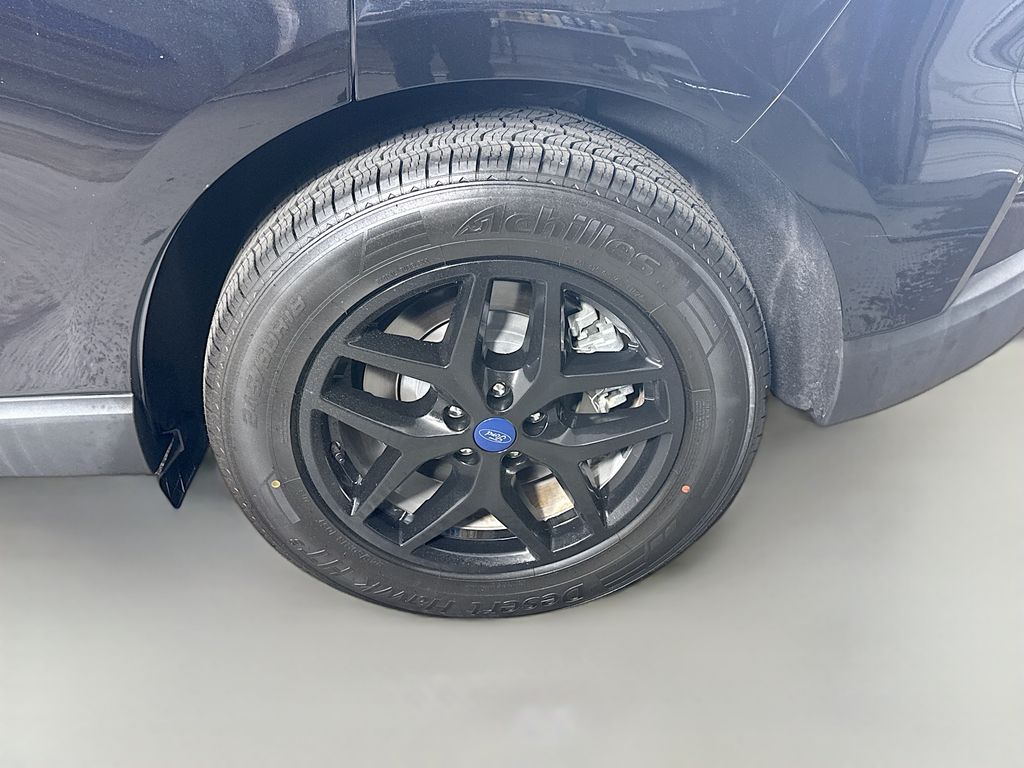 2022 Ford Edge SEL photo 29