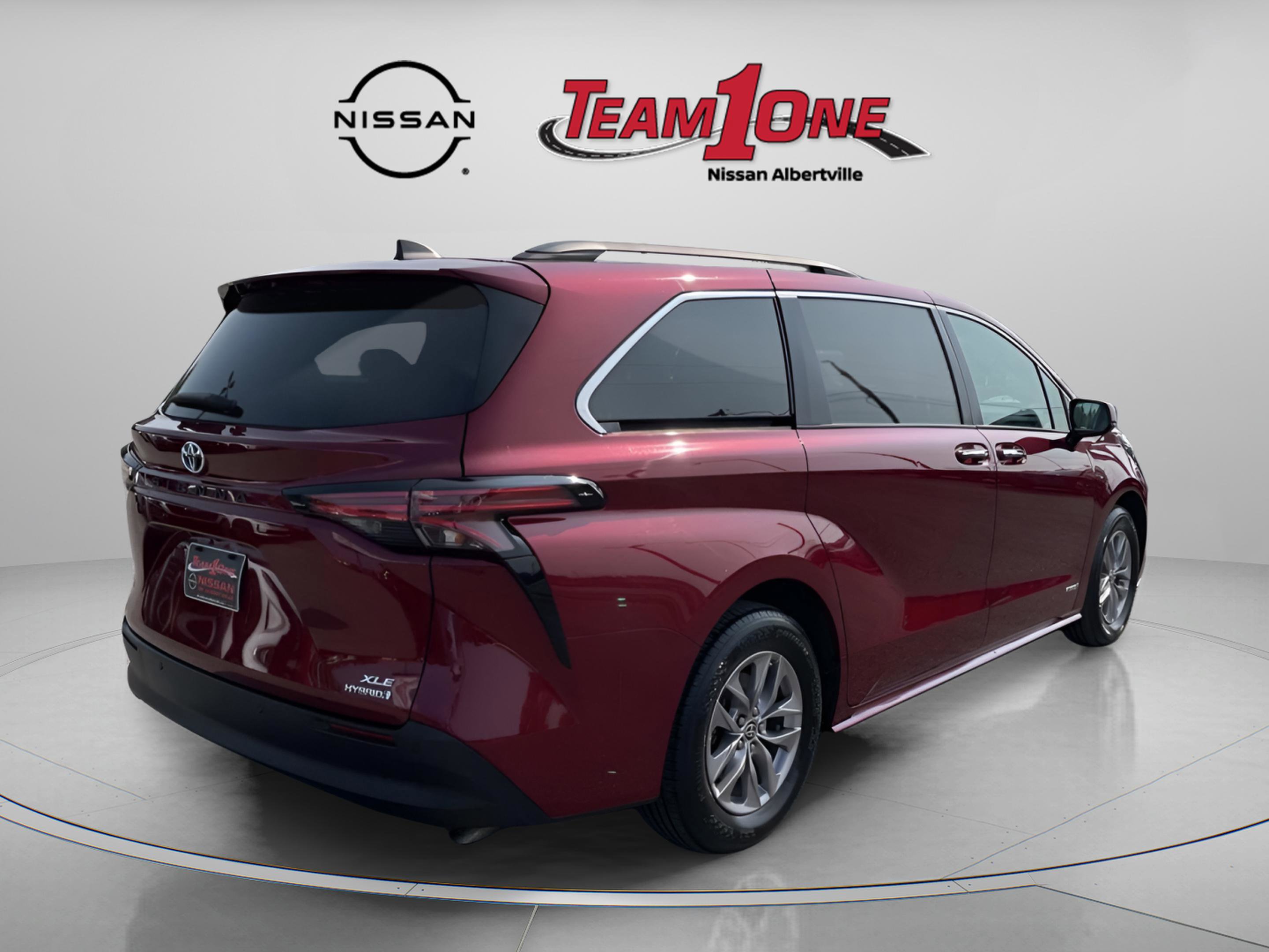 2021 Toyota Sienna XLE photo 5
