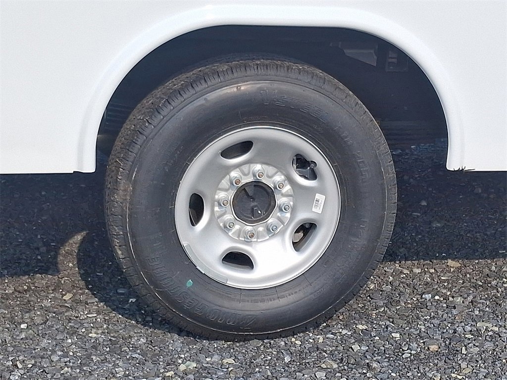 2025 Gmc Savana Cutaway 3500 photo 3