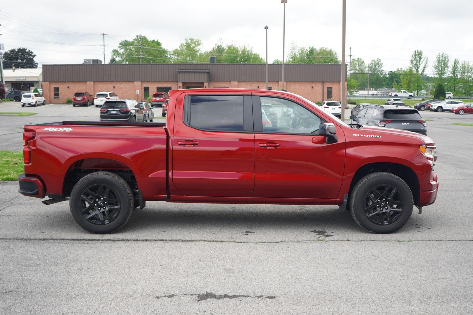 2025 Chevrolet Silverado 1500 RST photo 2