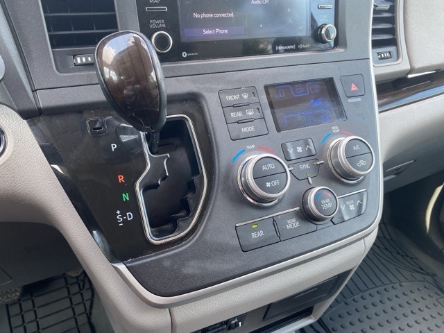 2020 Toyota Sienna XLE photo 25