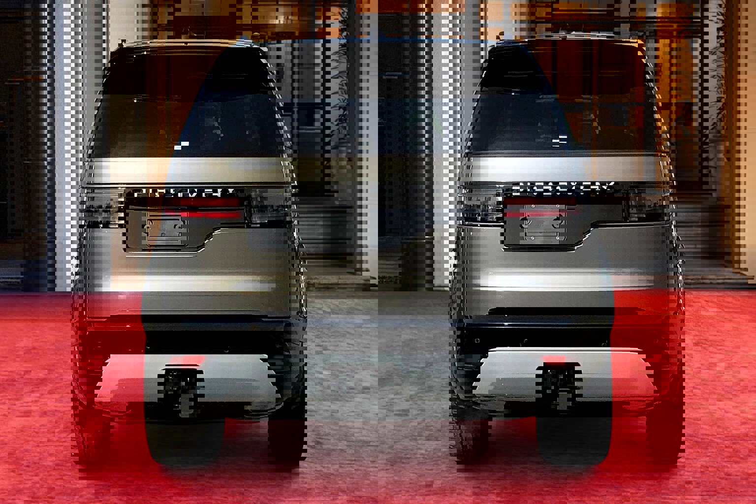 2025 Land Rover Discovery Metropolitan Edition photo 3