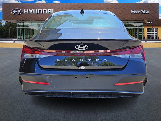 2025 Hyundai Elantra SEL Sport photo 6