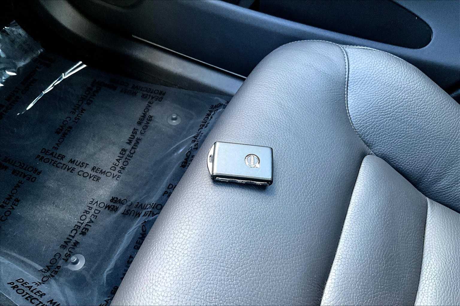 2022 Volvo XC60 Recharge Hybrid Inscription Expression photo 12