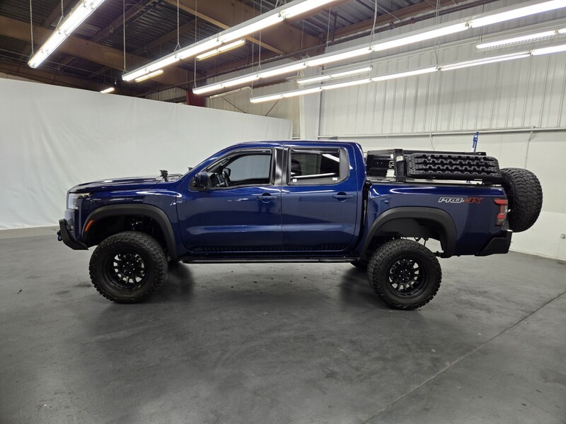 2022 Nissan Frontier PRO-4X photo 2
