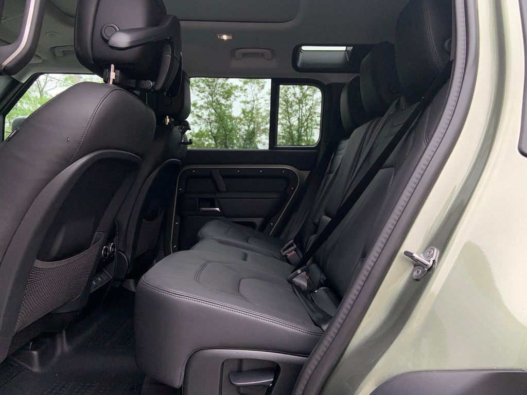 2025 Land Rover Defender 110 S photo 13