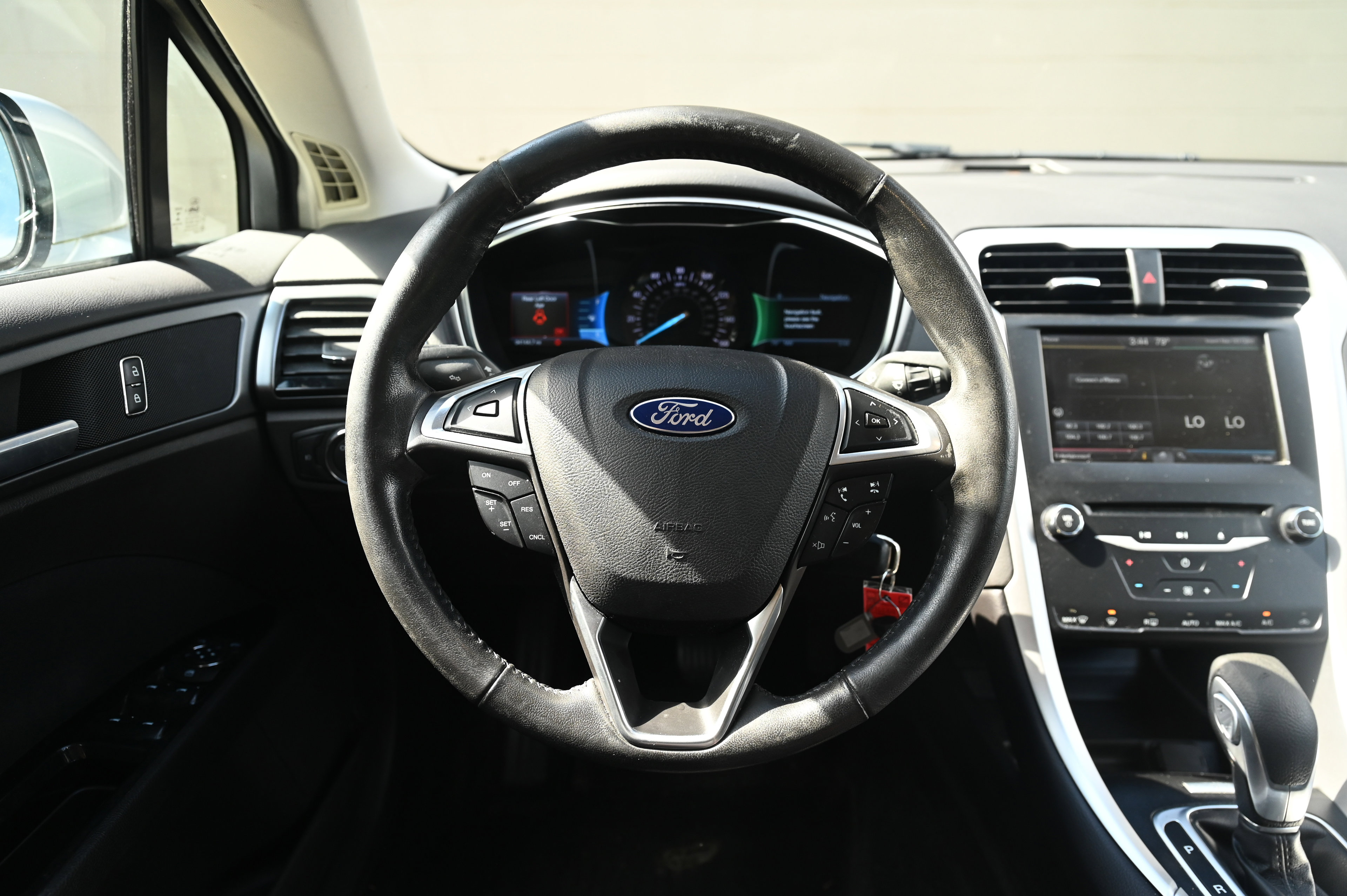 2014 Ford Fusion SE photo 33
