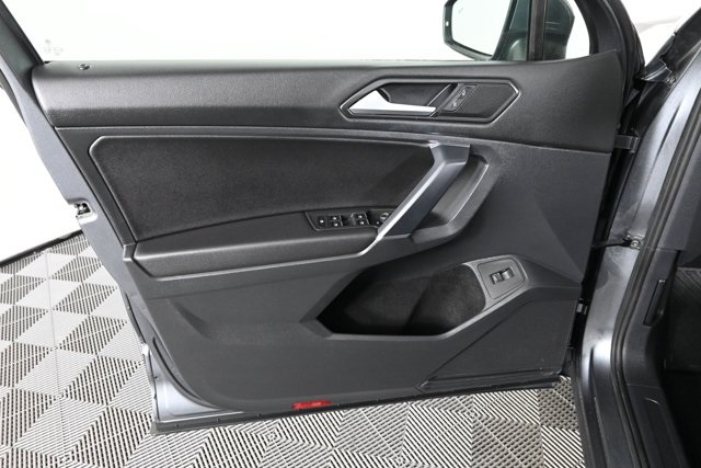 2018 Volkswagen Tiguan SEL photo 20