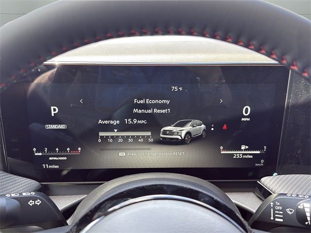 2025 Nissan Kicks SR photo 14