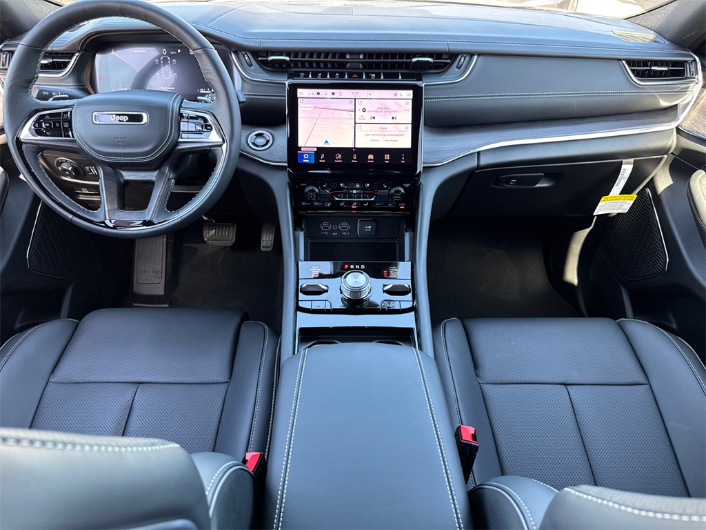 2025 Jeep Grand Cherokee Overland photo 18