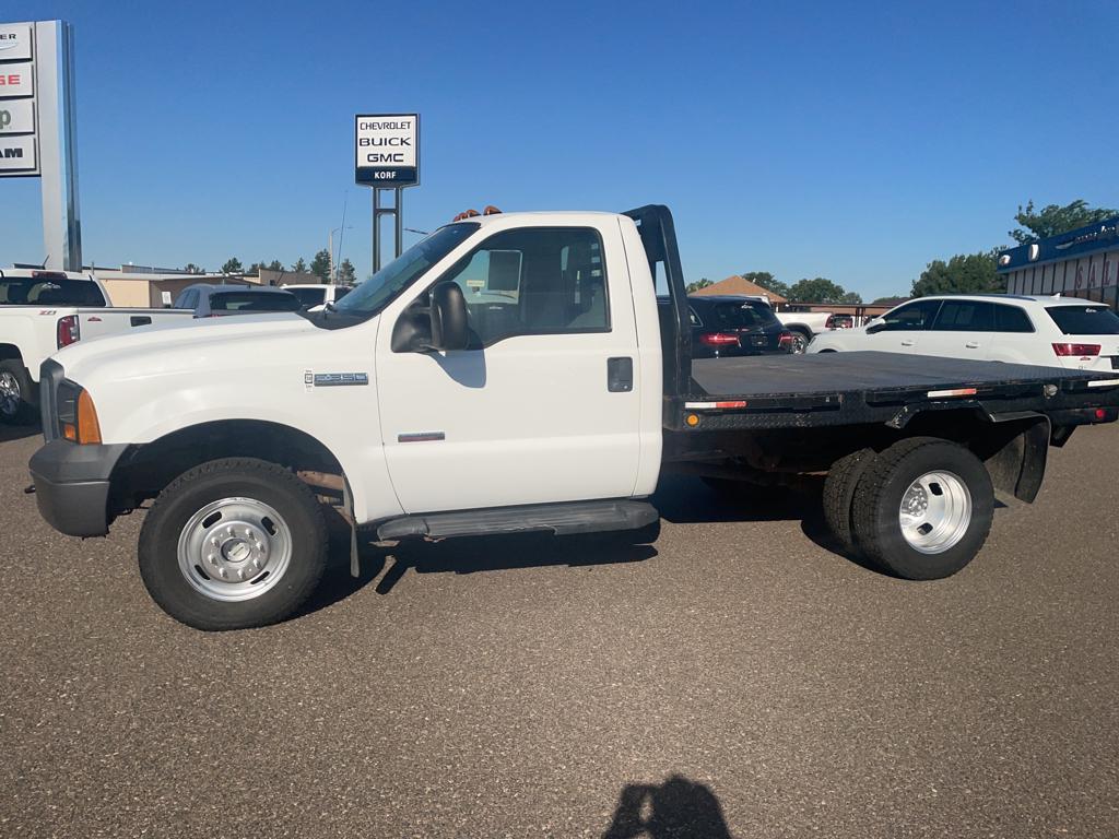 2006 Ford F-350 Super Duty Chassis Cab XL