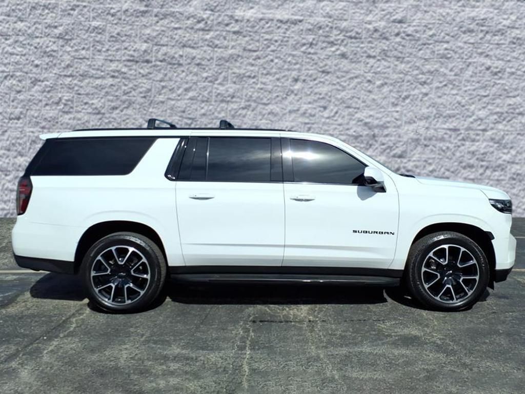 2022 Chevrolet Suburban RST photo 2