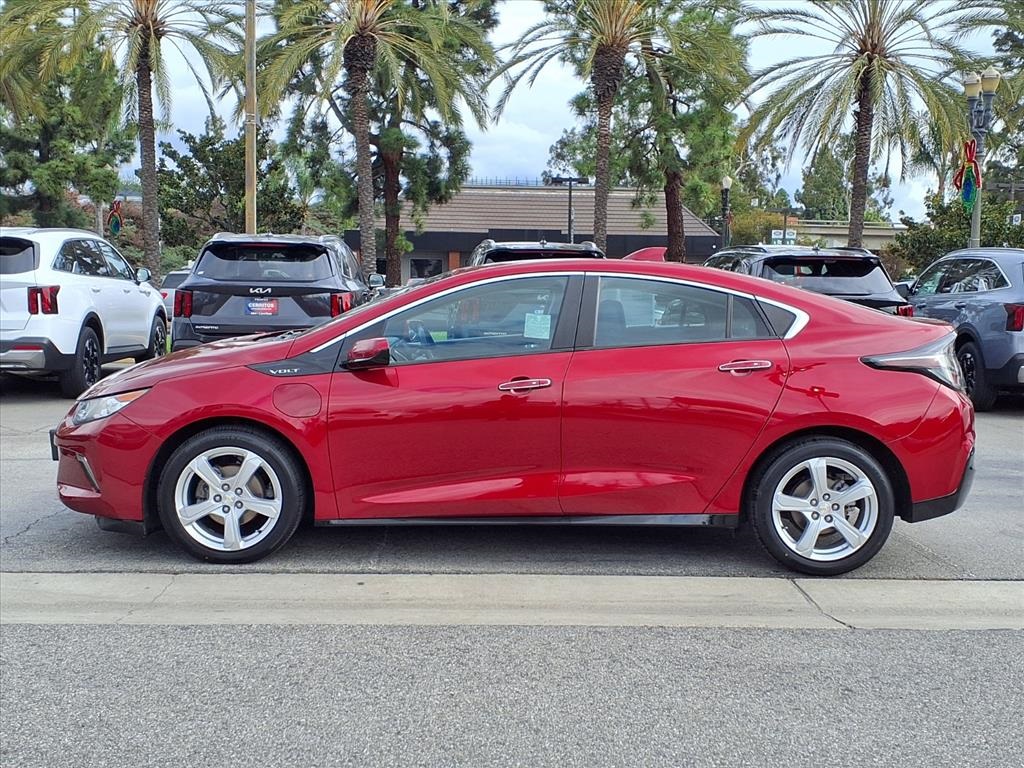 2018 Chevrolet Volt LT photo 2