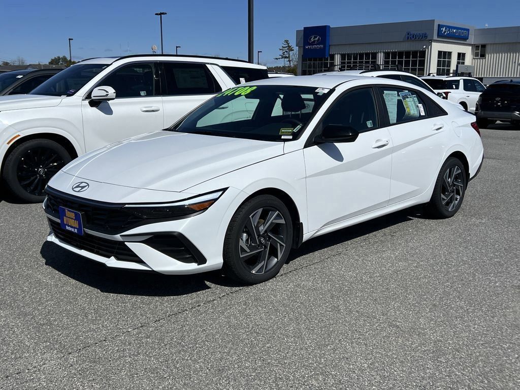 2025 Hyundai Elantra SEL Sport photo 2