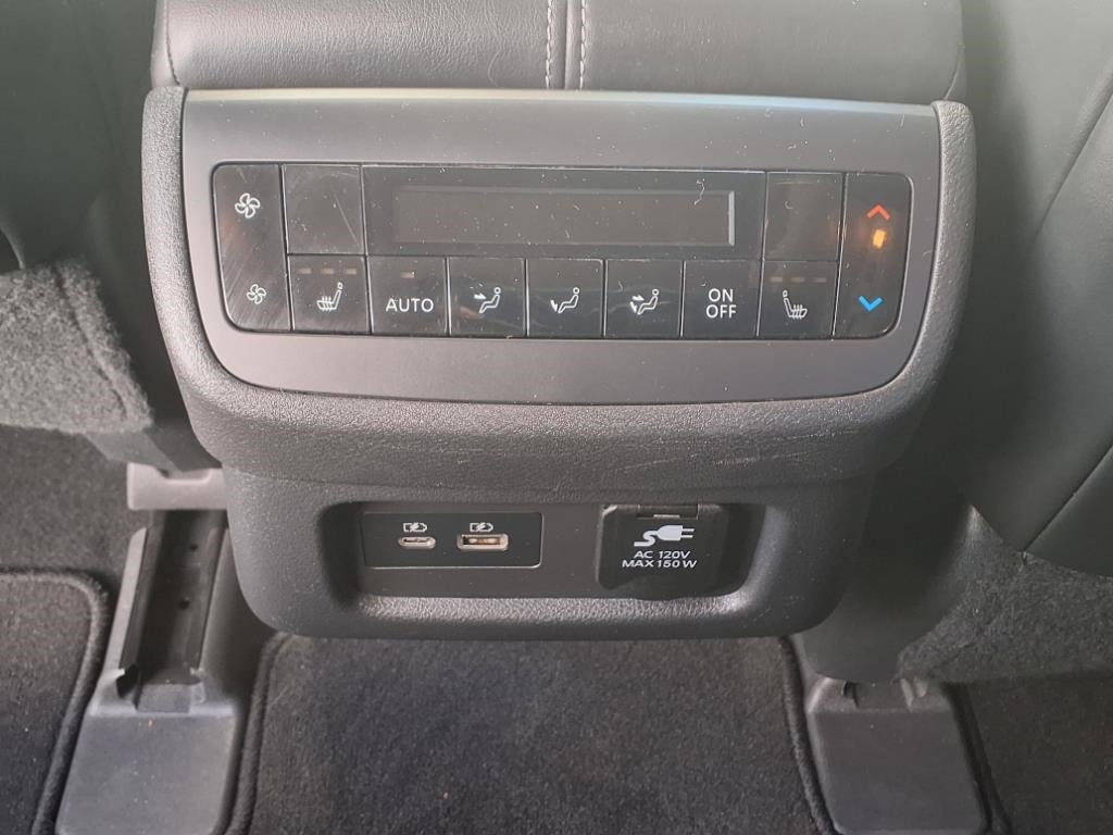 2022 Nissan Pathfinder Platinum photo 11