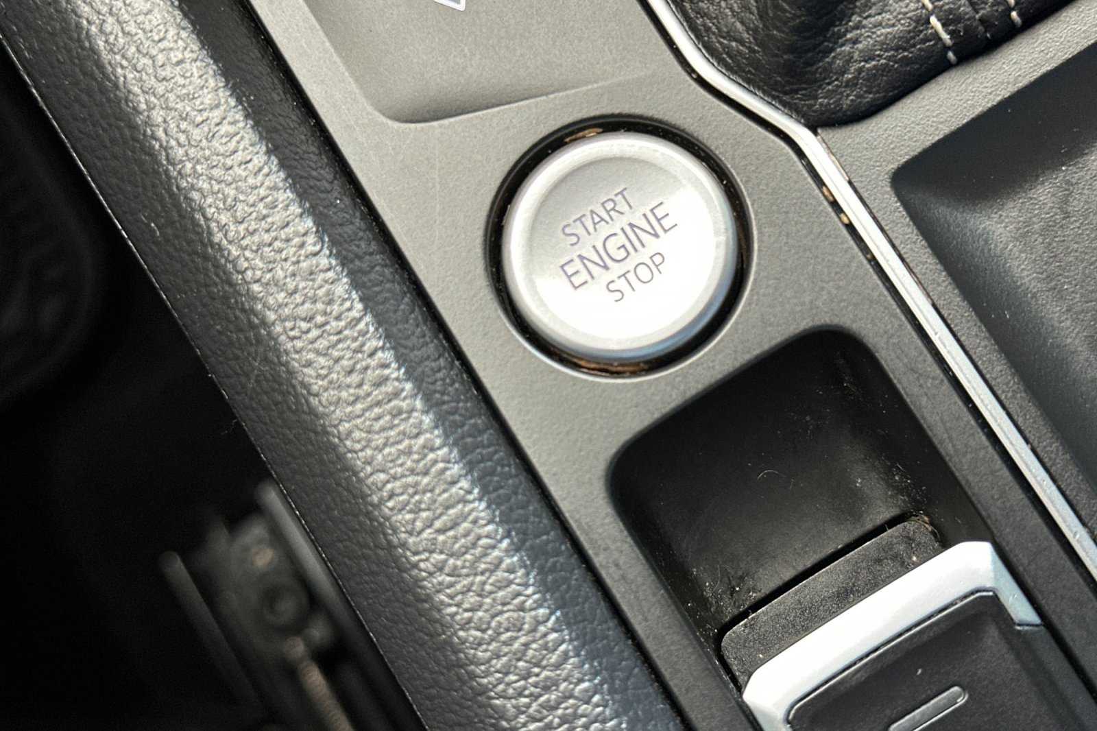 2022 Volkswagen Atlas Cross Sport V6 SE Technology photo 22
