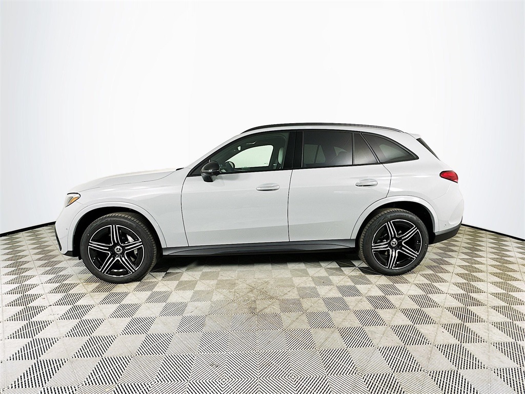 2025 Mercedes Benz GLC 300 photo 4
