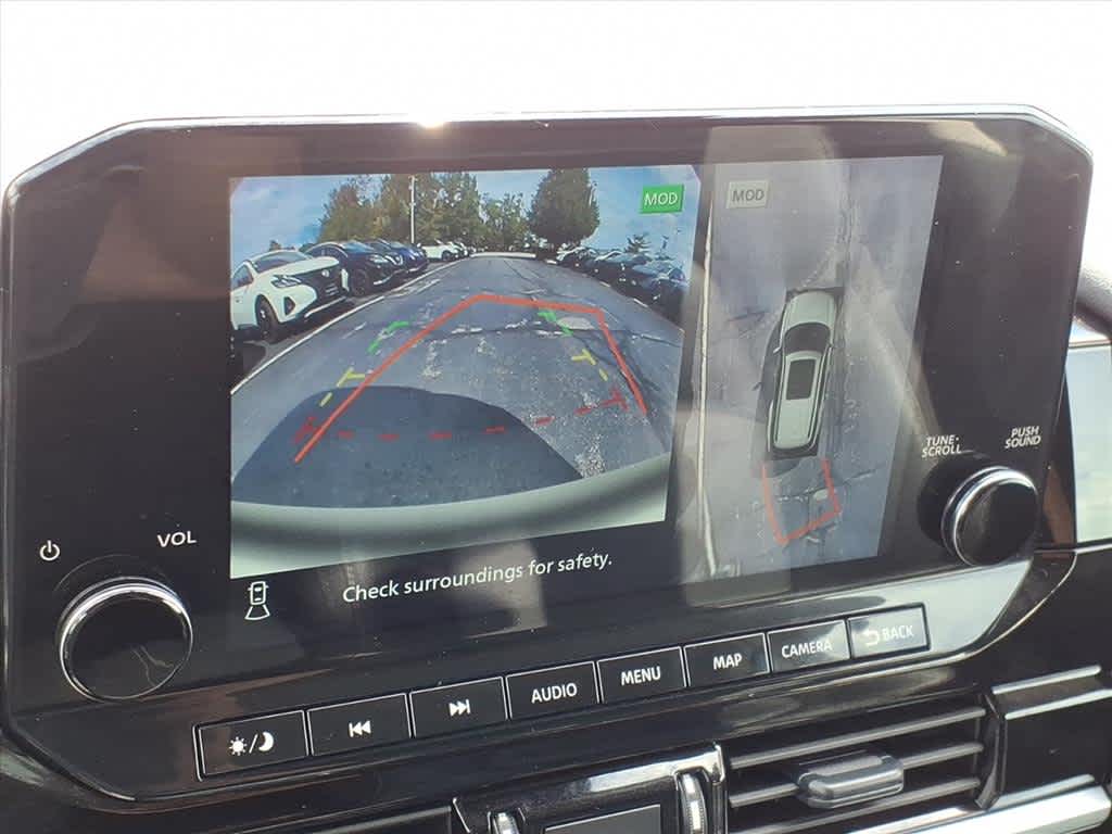 2024 Nissan Pathfinder SL photo 17