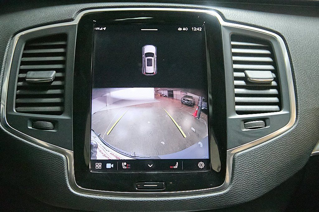 2023 VOLVO XC90 - Image 28