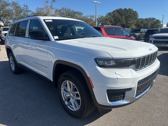 2025 Jeep Grand Cherokee Laredo Altitude photo 2
