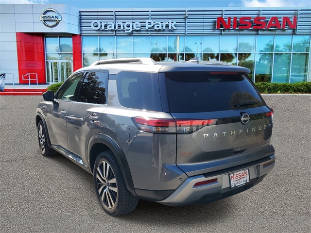 2023 Nissan Pathfinder Platinum photo 3