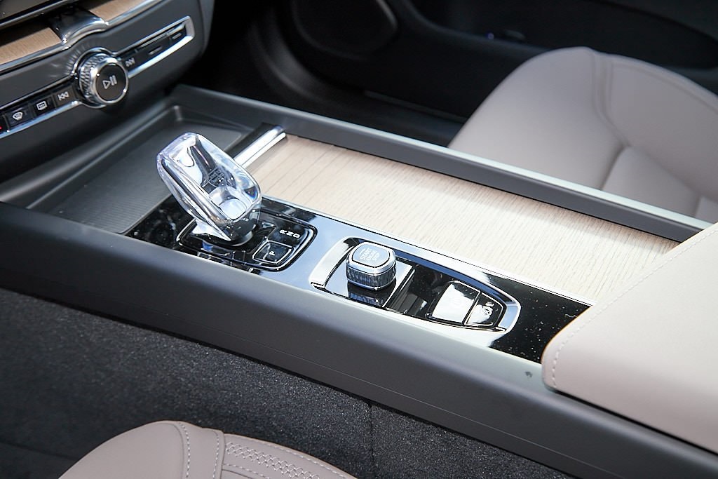 2026 VOLVO XC60 - Image 16