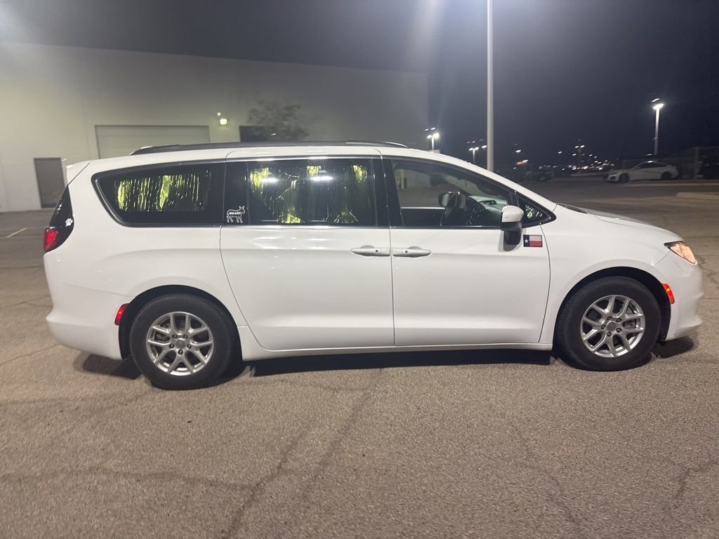 2020 Chrysler Voyager LXi photo 7