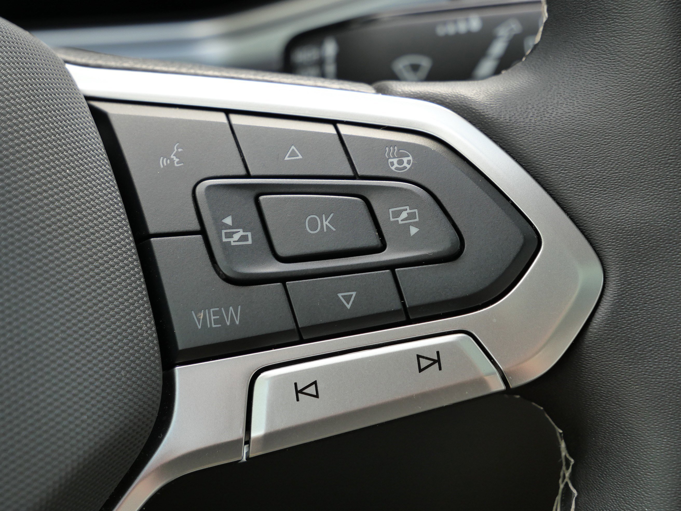 2025 Volkswagen Taos SE photo 30