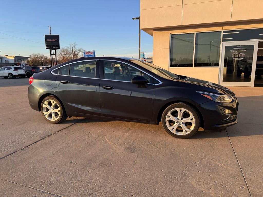 2016 Chevrolet Cruze Premier photo 2
