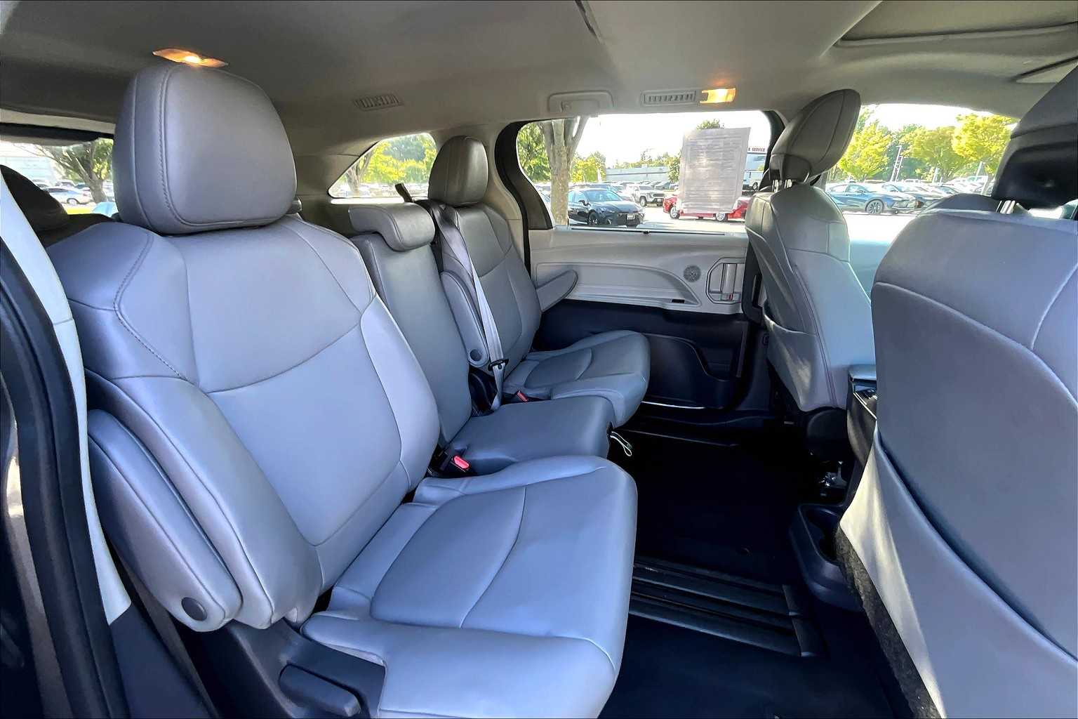 2024 Toyota Sienna XLE photo 20