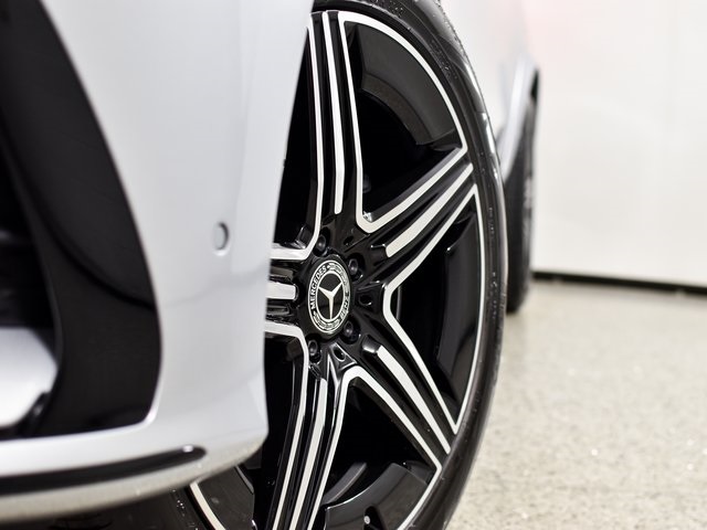 2026 Mercedes Benz GLE 580 4MATIC photo 3