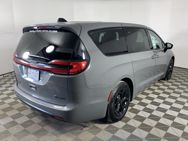 2023 Chrysler Pacifica Hybrid Limited photo 4