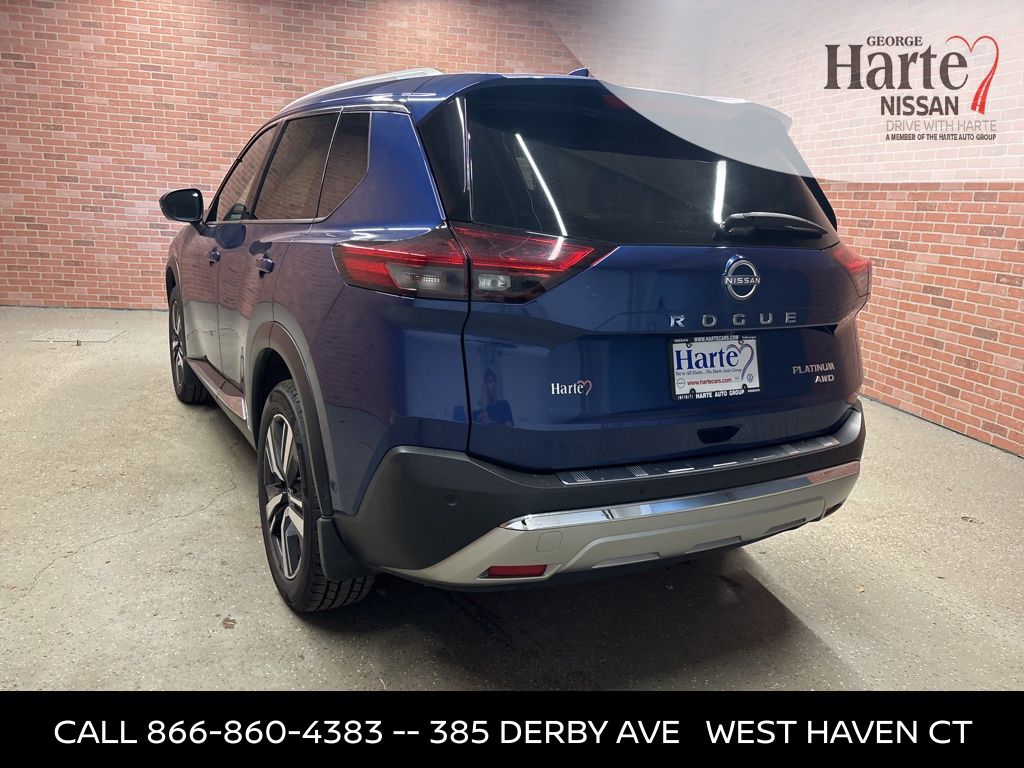 2023 Nissan Rogue Platinum photo 3