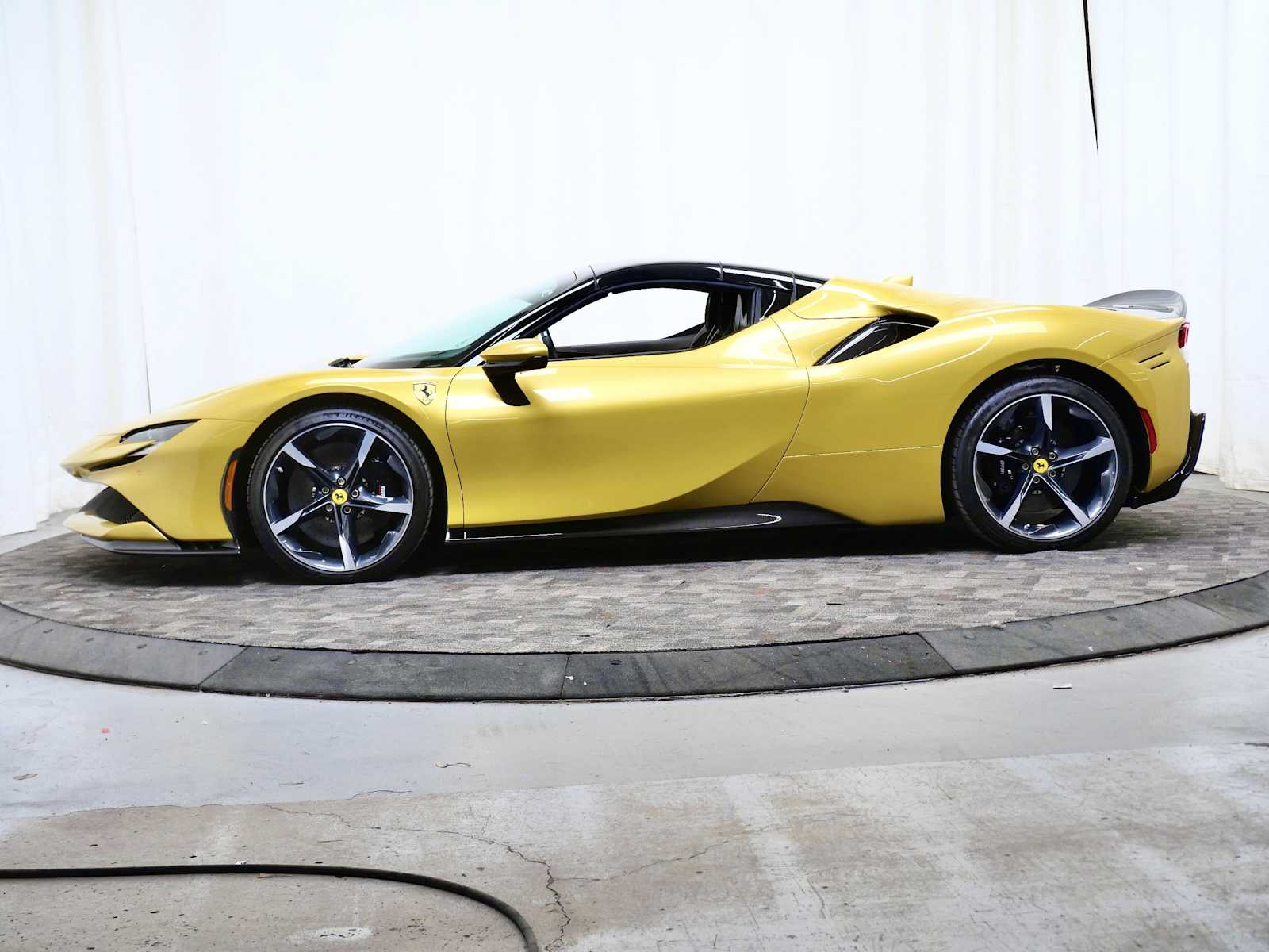 2022 Ferrari SF90 Spider Assetto Fiorano photo 2