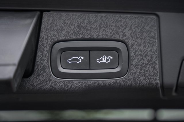 2019 Volvo XC60 T5 Momentum photo 11