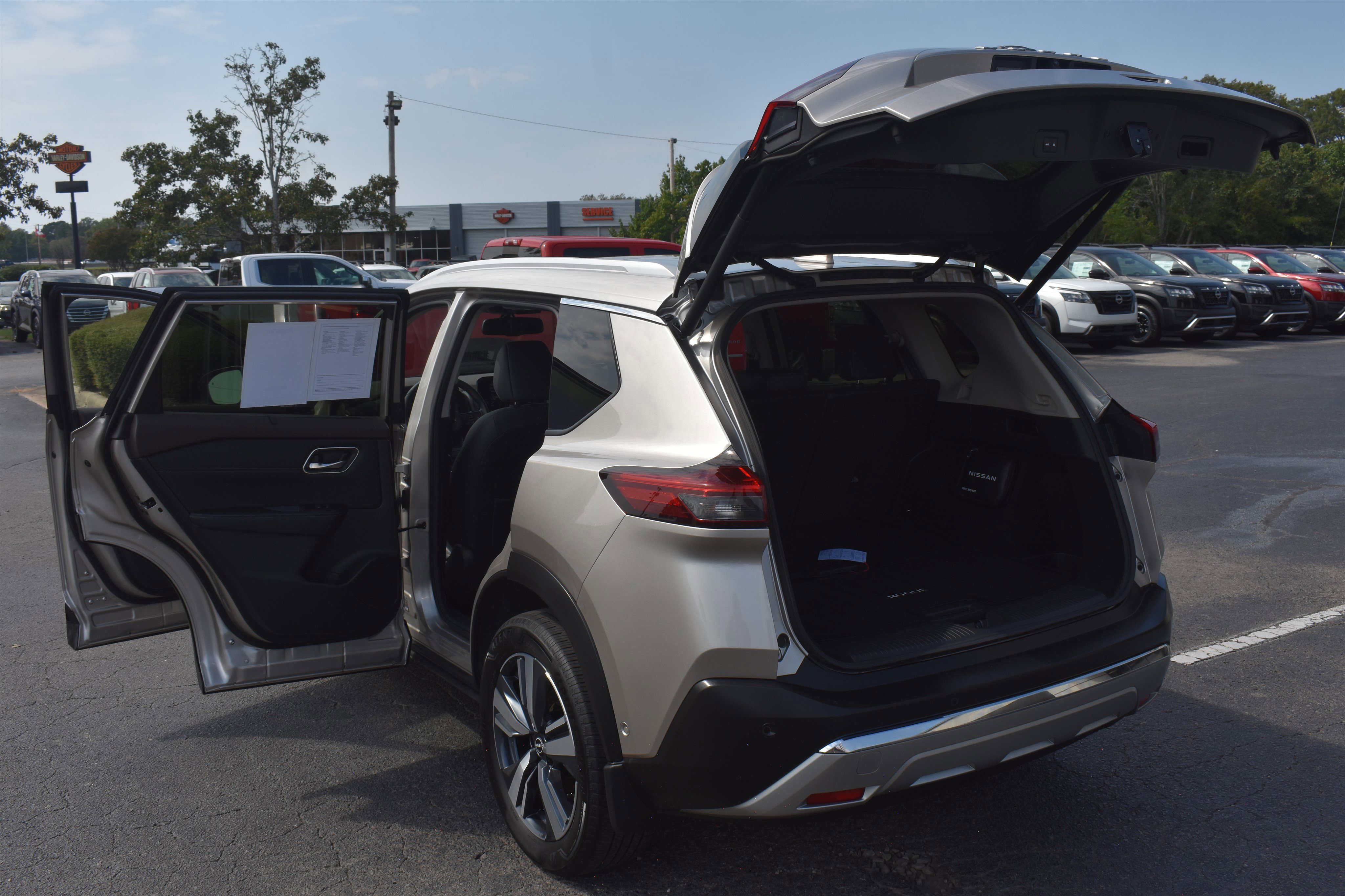2023 Nissan Rogue Platinum photo 6