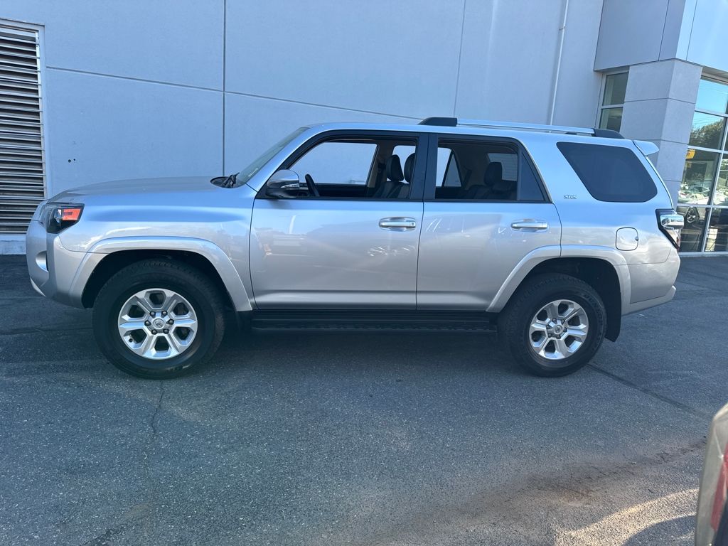 2024 Toyota 4Runner SR5 Premium photo 2