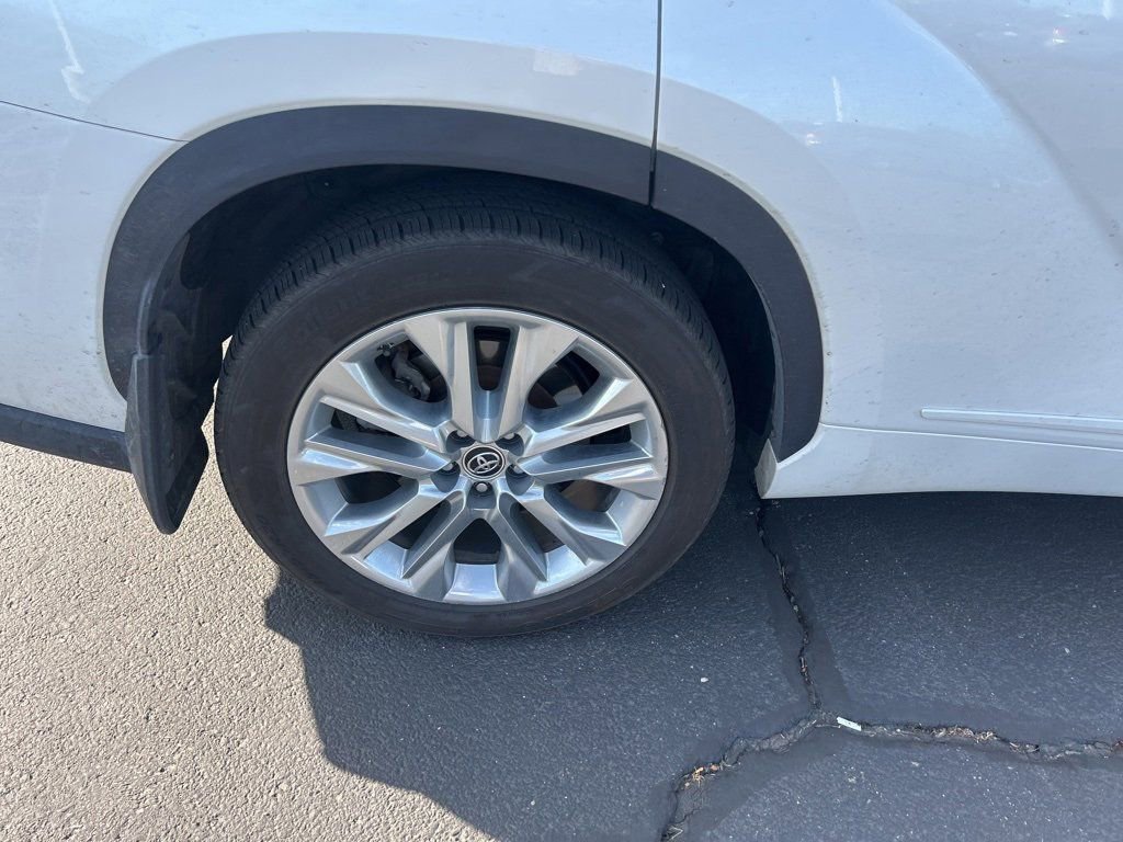2022 Toyota Highlander Limited photo 10