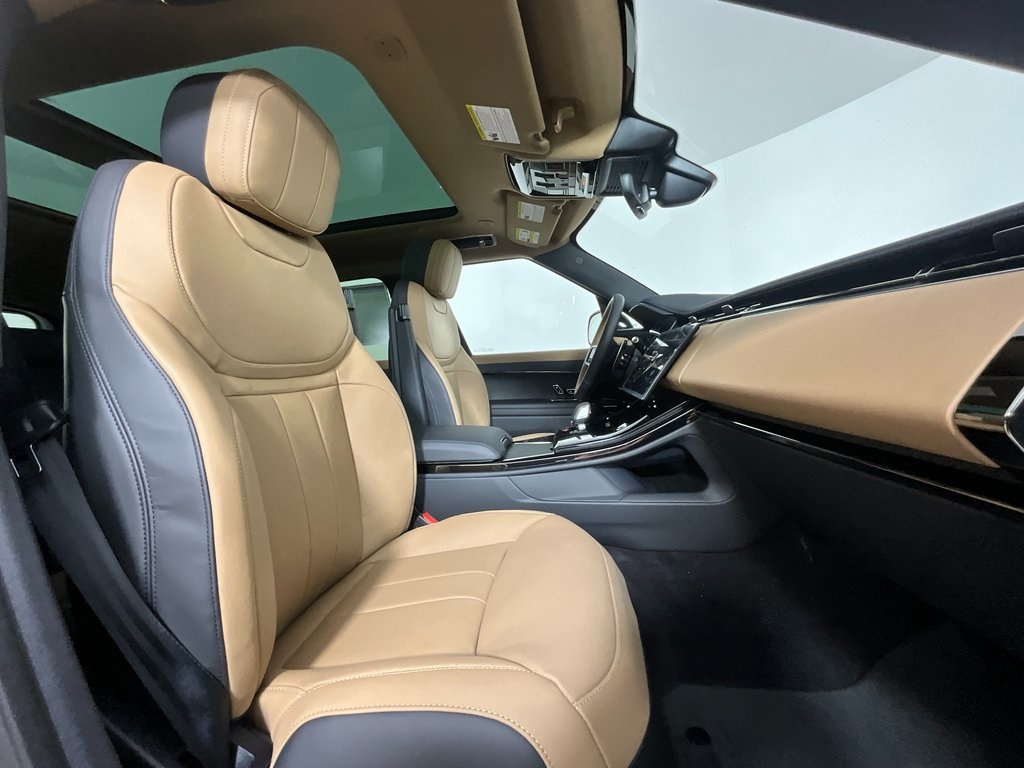 2025 Land Rover Range Rover Sport SE photo 2