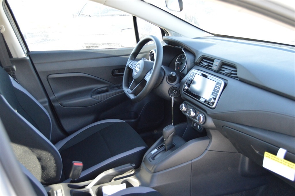 2025 Nissan Versa S photo 16