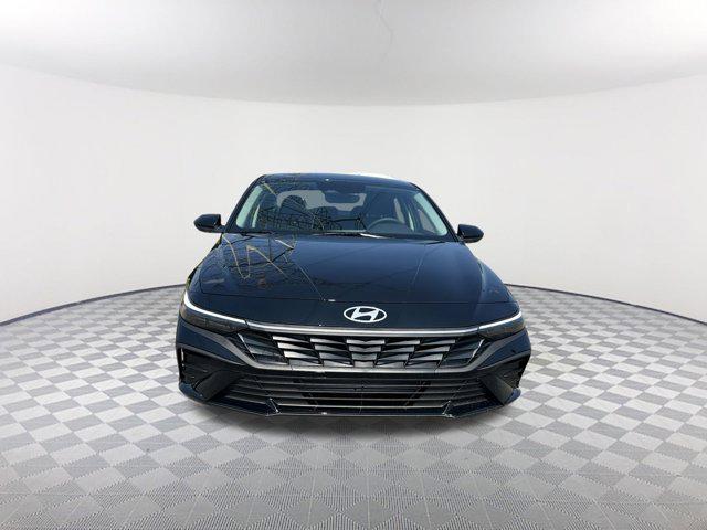 2025 Hyundai Elantra SE photo 2