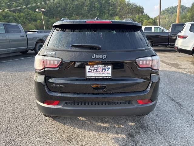 2026 Jeep Compass Latitude photo 2