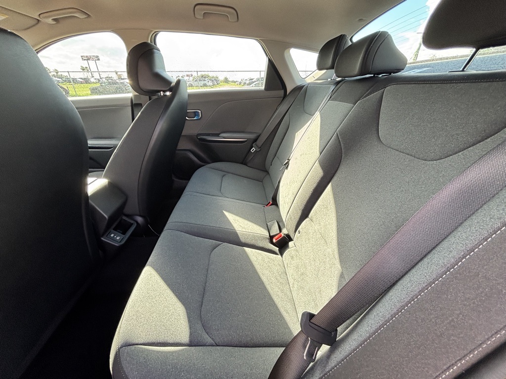 2025 Kia K4 LXS photo 22